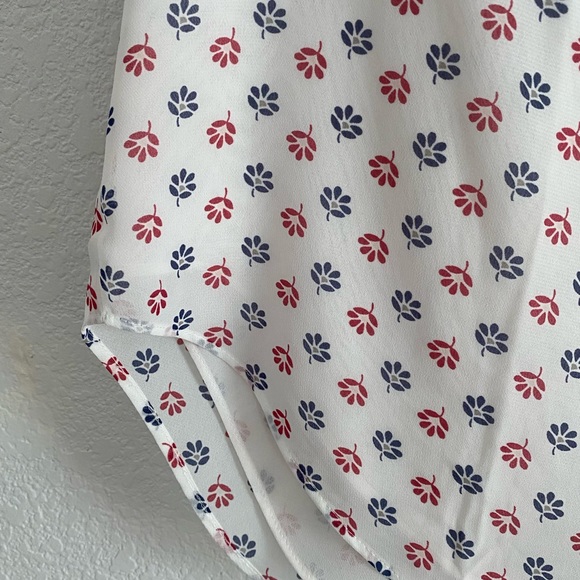 New Ann Taylor sleeveless white top red and blue geo print small - Picture 12 of 13